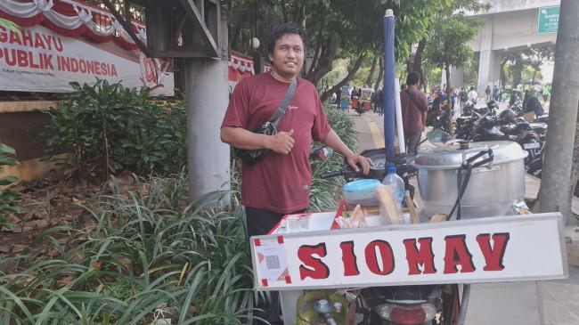 Mardi-34-seorang-pedagang-siomay.jpg
