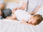Tips Mengatasi Sembelit pada Bayi yang Memicu Susah Makan dan Penurunan Berat Badan